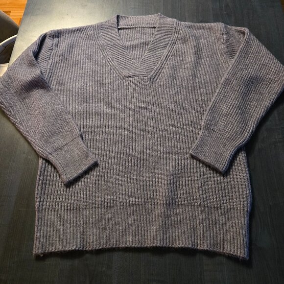 NWT Gray Cashmere V-neck Sweater Large - Picture 3 of 6